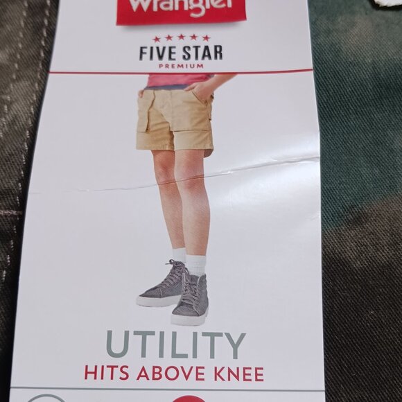 Boys Wrangler 5-Star Premium Camo Cargo Utility Shorts – Size 10R – NWT - Picture 6 of 12